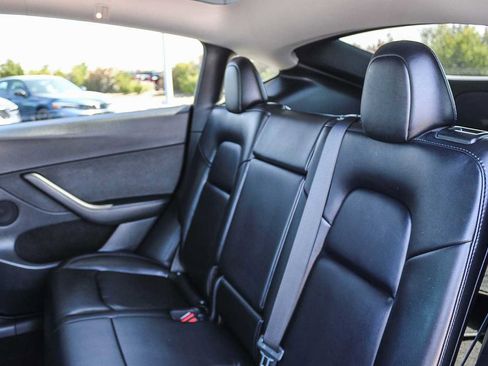 Used 2023 Tesla Model Y Performance image 18