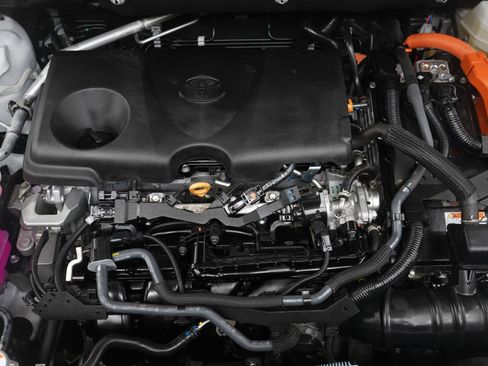 Used 2025 Toyota RAV4 LE image 29