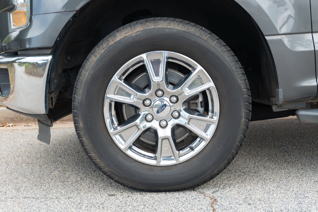 Used 2016 Ford F150 XLT w/ Equipment Group 302A Luxury RWD image 2