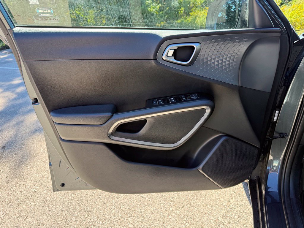 Used 2023 Kia Soul EX FWD image 6
