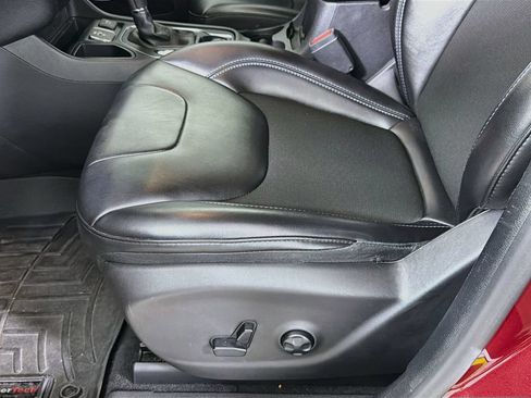 Used 2020 Jeep Cherokee Latitude Plus FWD image 23