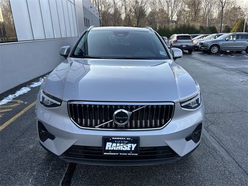 Certified 2023 Volvo XC40 B5 Plus image 3