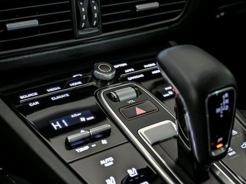 Used 2020 Porsche Cayenne Turbo image 23