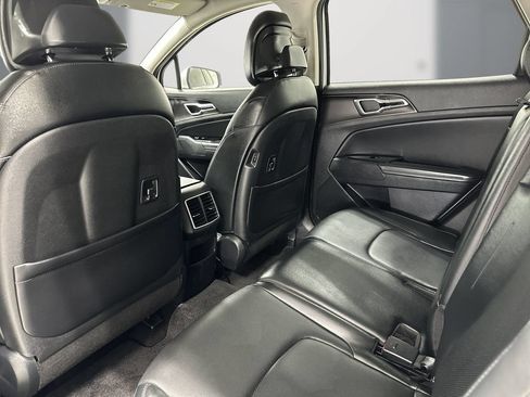 Used 2025 Kia Sportage EX FWD image 15
