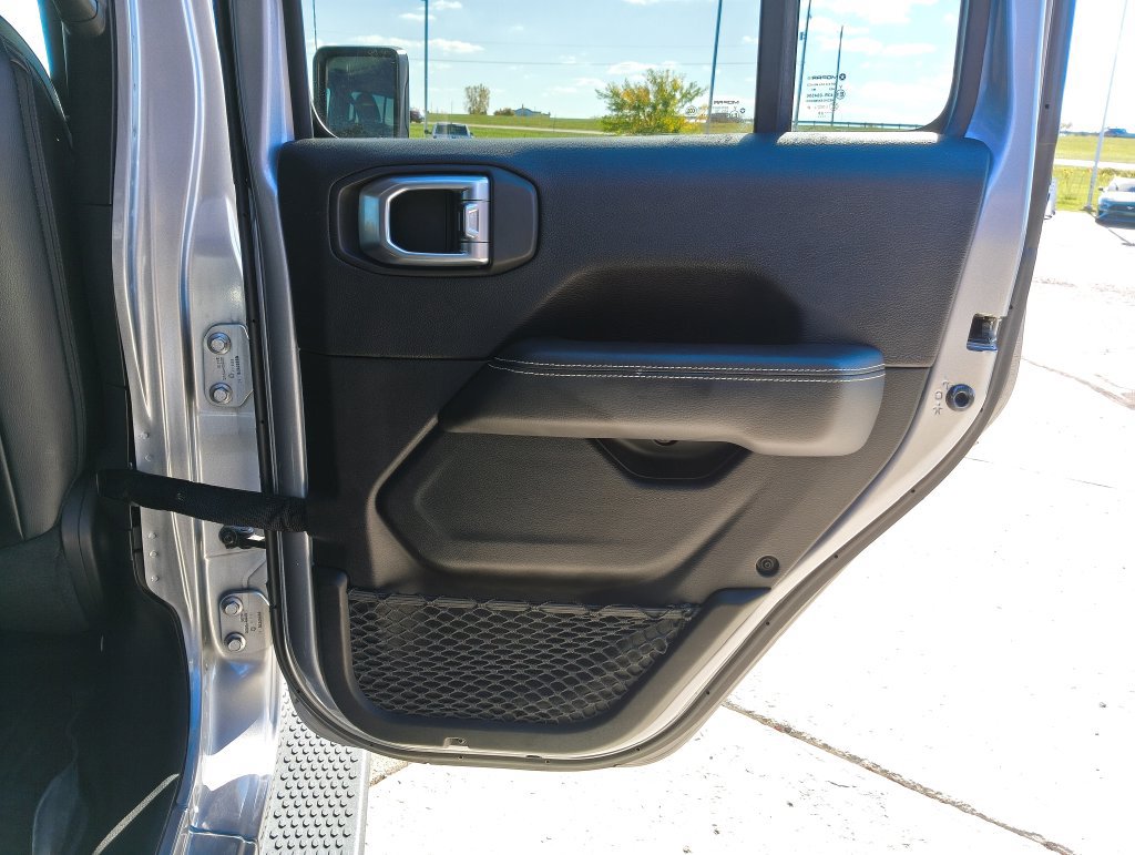 Used 2020 Jeep Wrangler Unlimited Sahara AWD/4WD image 20