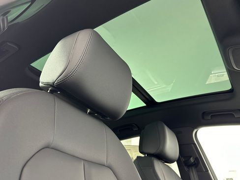 New 2025 Audi Q3 2.0T Premium image 16