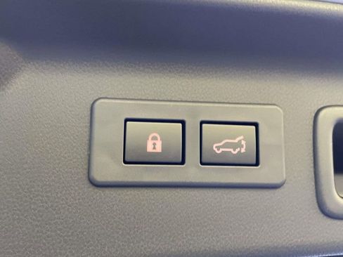 Used 2025 Subaru Forester Limited w/ Popular Package image 11