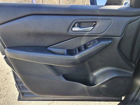 Used 2024 Nissan Rogue SV image 30