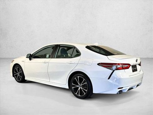 Used 2019 Toyota Camry SE w/ Sunroof Package FWD image 7