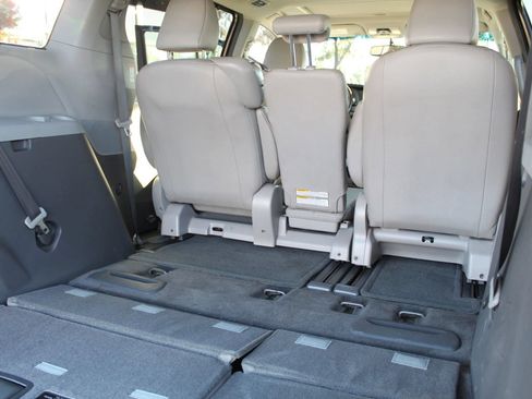 Used 2015 Toyota Sienna XLE w/ XLE Navigation Package FWD image 37
