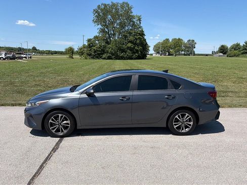 Used 2024 Kia Forte LXS w/ LXS Technology Package FWD image 2