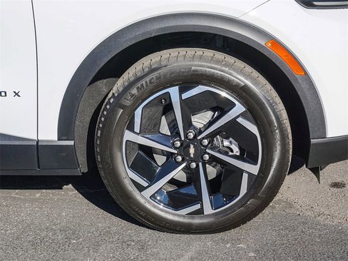 New 2026 Chevrolet Equinox EV LT image 9