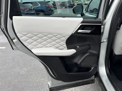 Used 2023 Mitsubishi Outlander SEL FWD image 17