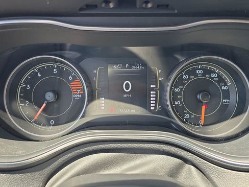 Used 2019 Jeep Cherokee Latitude w/ Cold Weather Group FWD image 29