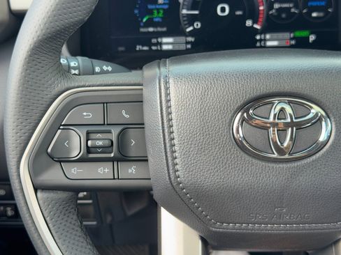 Used 2025 Toyota Sequoia SR5 image 21