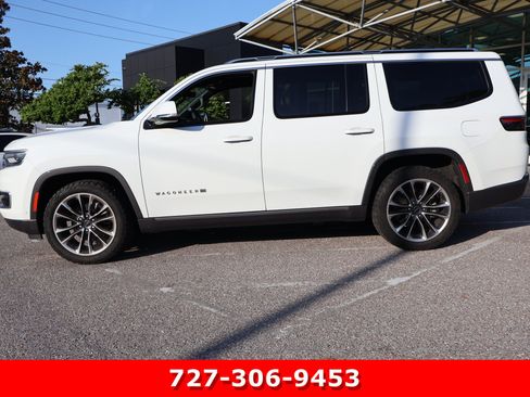Used 2022 Jeep Wagoneer Series III w/ Premium Group I AWD/4WD image 6