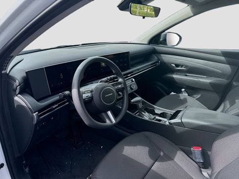 New 2025 Hyundai Tucson SE image 7