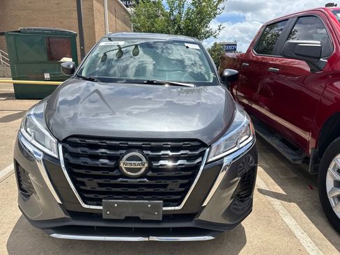 Used 2021 Nissan Kicks S FWD image 2