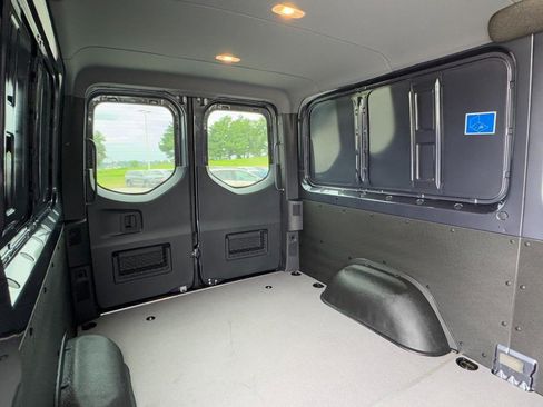 Used 2024 Mercedes-Benz Sprinter 2500 image 14
