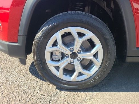 New 2025 Jeep Compass Latitude w/ Sun & Sound Group image 9