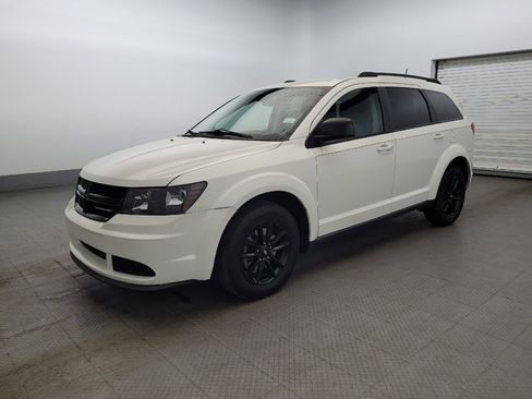 Used 2020 Dodge Journey SE w/ SE Popular Equipment Group FWD image 2
