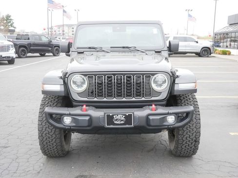 Used 2024 Jeep Wrangler Unlimited Rubicon AWD/4WD image 3