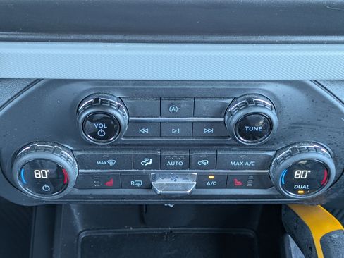 Used 2021 Ford Bronco Badlands image 25