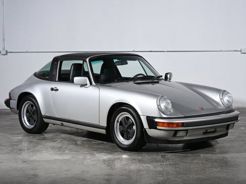Used 1988 Porsche 911 Carrera RWD image 26