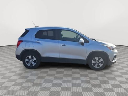 Used 2020 Chevrolet Trax LS w/ Tint and Cruise Package FWD image 9