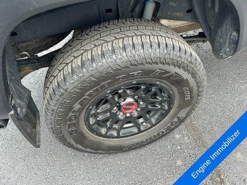 Used 2020 Toyota Tacoma TRD Off-Road w/ Technology Package AWD/4WD image 9