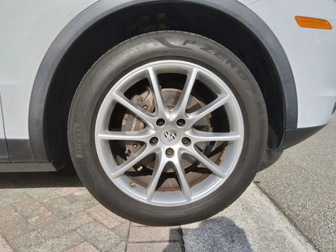 Used 2019 Porsche Cayenne image 40