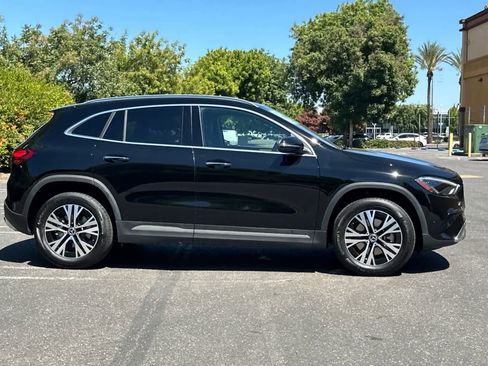 Certified 2025 Mercedes-Benz GLA 250 image 2