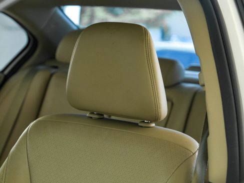 Used 2016 Honda Accord Touring image 25