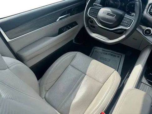 Used 2024 Jeep Wagoneer Series II w/ Flexible Seating Group AWD/4WD image 22