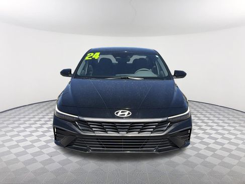 Used 2024 Hyundai Elantra SEL image 2