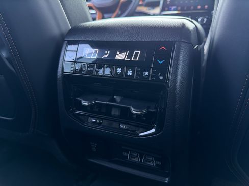 Used 2023 Jeep Grand Cherokee Summit AWD/4WD image 19