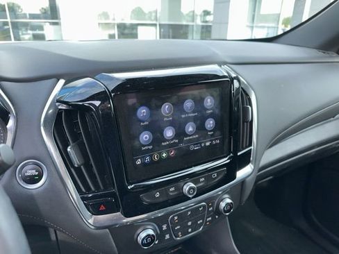 Used 2023 Chevrolet Traverse LT AWD/4WD image 9