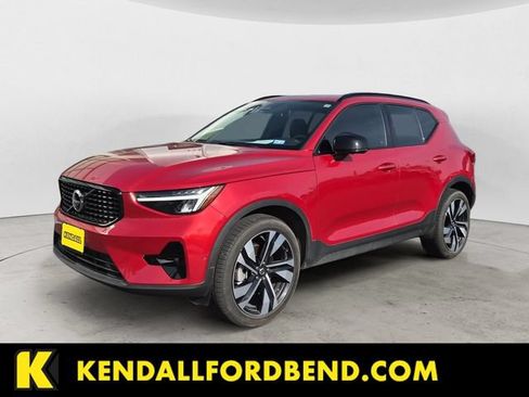 Used 2025 Volvo XC40 B5 Plus w/ Protection Package Premier AWD/4WD image 1