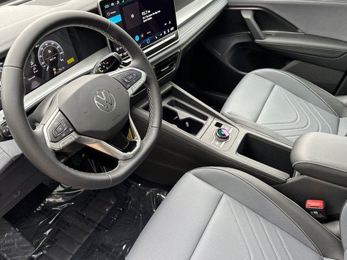 New 2026 Volkswagen Tiguan SE image 9