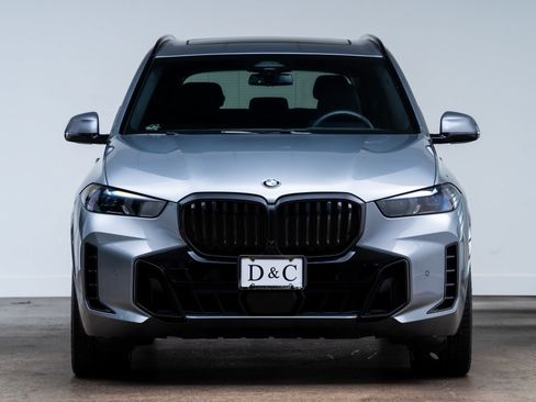 Used 2025 BMW X5 xDrive40i w/ M Sport Package AWD/4WD image 2