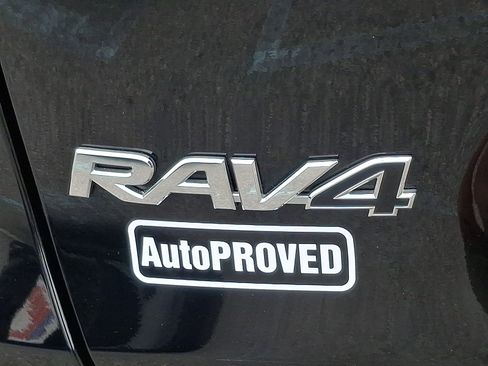 Used 2021 Toyota RAV4 LE AWD/4WD image 29