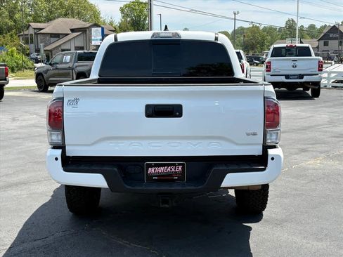 Used 2022 Toyota Tacoma TRD Sport w/ Technology Package AWD/4WD image 29