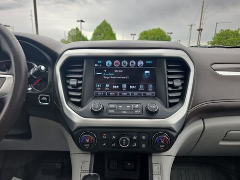 Used 2017 GMC Acadia SLT AWD/4WD image 18