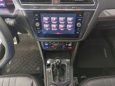 Used 2022 Volkswagen Tiguan SE R-Line image 14