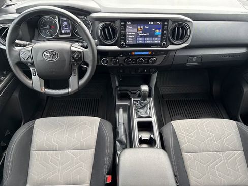 Used 2022 Toyota Tacoma TRD Sport w/ TRD Premium Sport Package AWD/4WD image 11