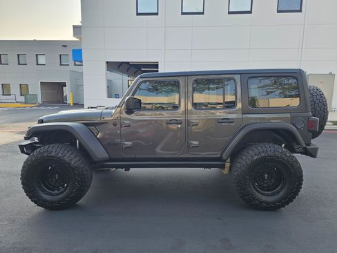 Used 2018 Jeep Wrangler Unlimited Sport S AWD/4WD image 4