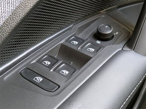 Certified 2025 Volkswagen Tiguan S image 32