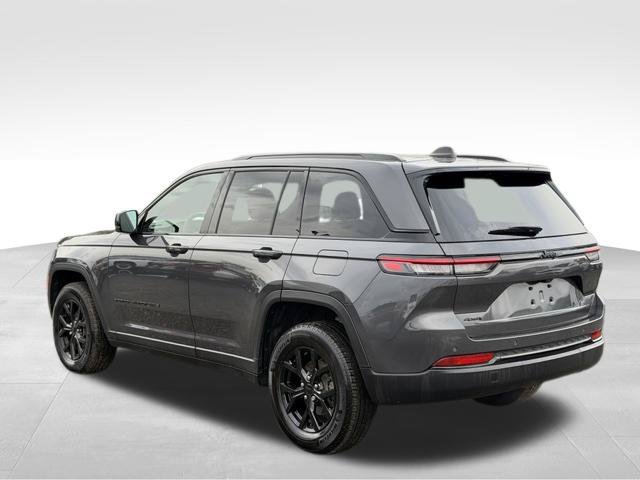 Used 2025 Jeep Grand Cherokee 4WD image 5