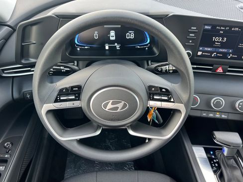 Used 2025 Hyundai Elantra SE image 19