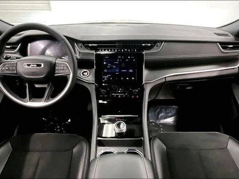 Used 2024 Jeep Grand Cherokee Altitude AWD/4WD image 18